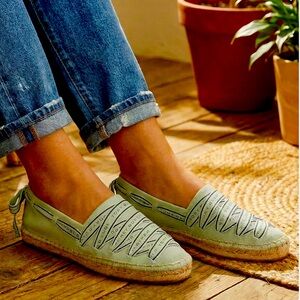 Tory Burch Ribbon espadrilles mint green Sz 7